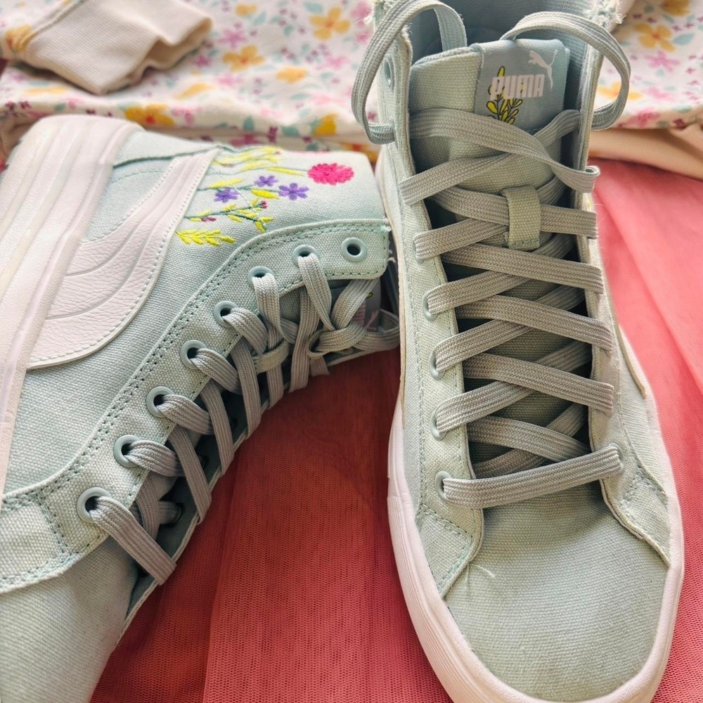 PUMA Kaia 2.0 Mid Floral Embroidery Platform Sneakers - Light Blue - Size 7.5